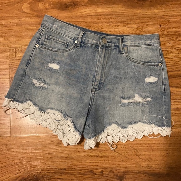 Blank NYC Pants - Blank NYC The Barrow Denim/Crochet Shorts